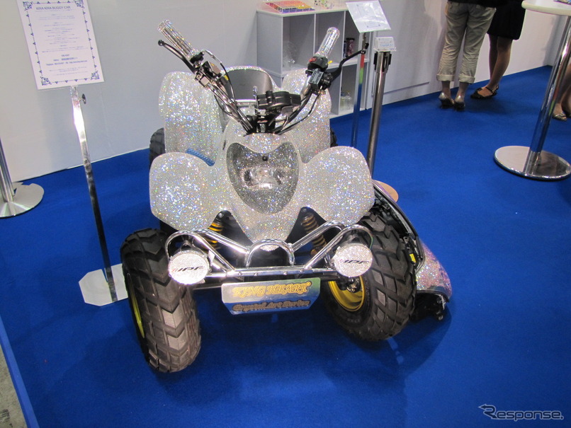 ［ギフトショー11秋］まぶしすぎるバギー、価格は298万円