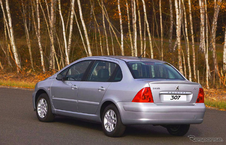 【ジュネーブモーターショー'04出品車】プジョーは『307』にセダンを追加