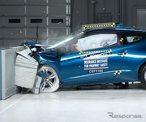 米国IIHS（道路安全保険協会）が実施したホンダCR-Zの衝突テスト