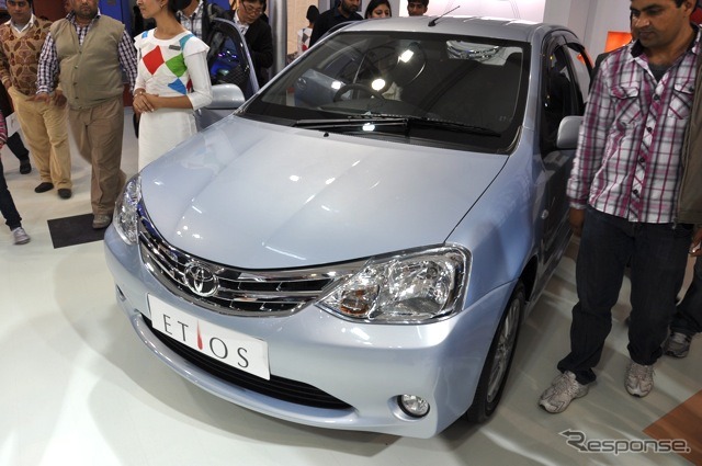 トヨタはインド市場で2011年、13万6150台を販売した（写真：エティオス。デリーモーターショー12）