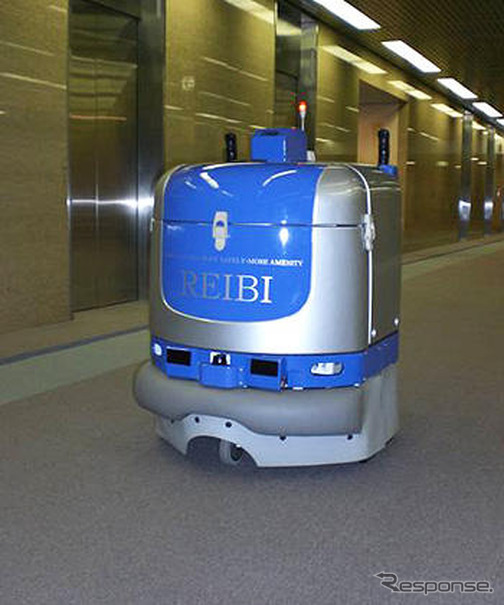 富士重工業が開発したオフィスエリア清掃ロボットシステム