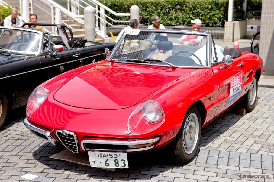 東京・品川に集結したダットサンなどの旧車45台。午後には街をパレード走行した。