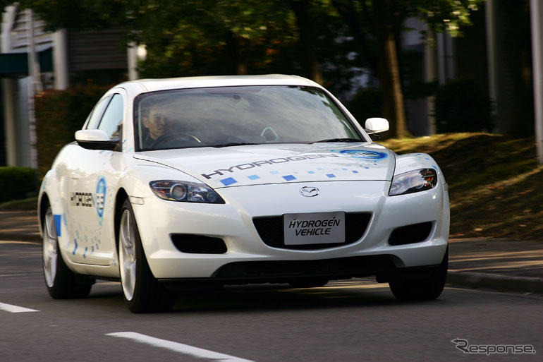 【東京モーターショー04】マツダ RX-8、開発が進む水素ロータリー