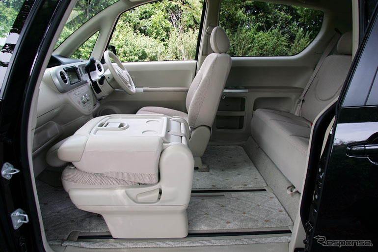 【インプレ'04】松下宏 　トヨタ『ポルテ』 背高＆低床ボディはタウンユースで光る