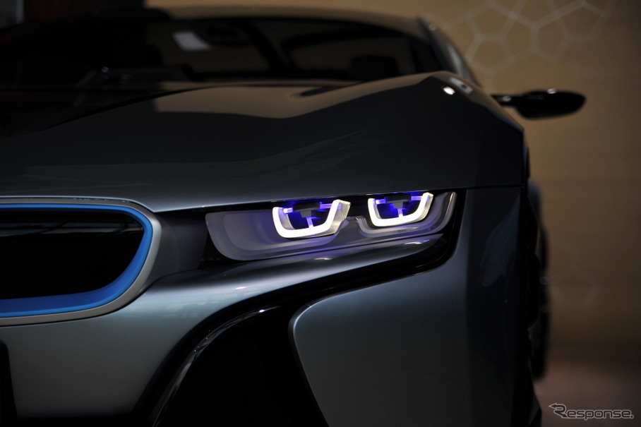 BMWレーザーヘッドライトを採用した、BMW i8 Concept