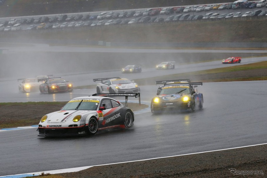 【SUPER GT 最終戦】GT300は峰尾/横溝組のポルシェが逆転でタイトル制す［写真蔵］