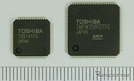 車載向けリチウムイオン電池監視チップセット　監視IC「TB9141FG」（左）/マイクロコントローラ「TMPM358FDTFG」（右）