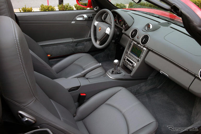 【新型ポルシェ ボクスター 海外試乗】その2  一新されたインテリア…河村康彦