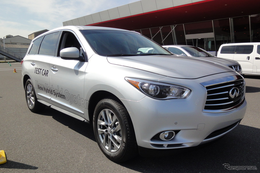 日産の先進技術発表会で用意されたFFのHV試作車