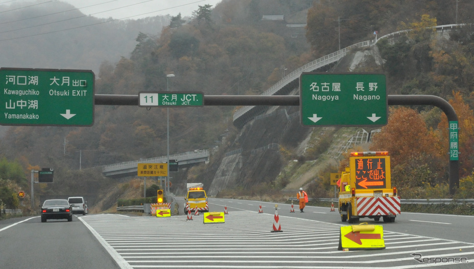 笹子トンネル通行止め時の下り線起点となる大月JCT（山梨県大月市）