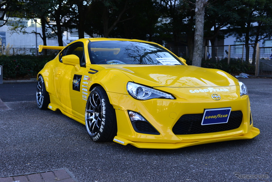 BEE・R x ROCKET BUNNY BRZ with GOODYEAR（東京オートサロン13）