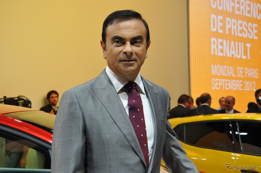 ゴーンCEOが登場したパリモーターショー12ルノーブース