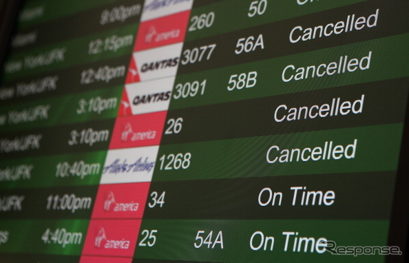 米国東部を襲った吹雪による航空便の運行中止