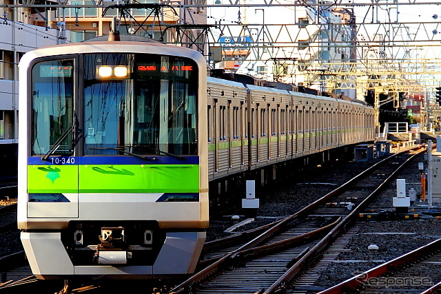 都営新宿線の電車