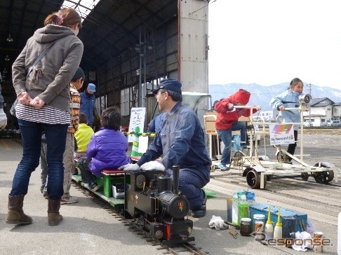 2012年の「上高地線ふるさと鉄道まつり」の様子