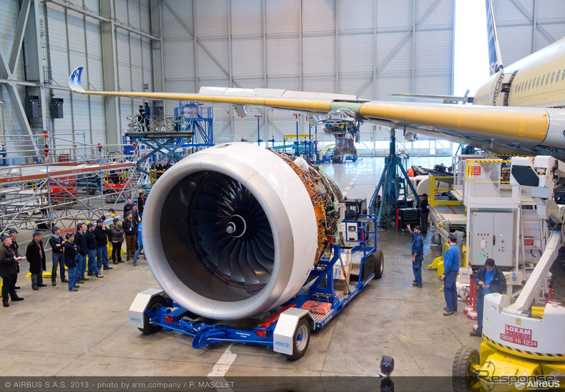 A350 XWBへのトレントXWBエンジン取り付け作業