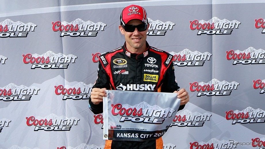 ポールを獲得したマット・ケンゼス