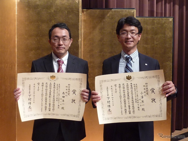 ブリヂストン、森田浩一イノベーション本部長（左）と、小澤洋一タイヤ材料開発第一本部兼中央研究所フェロー