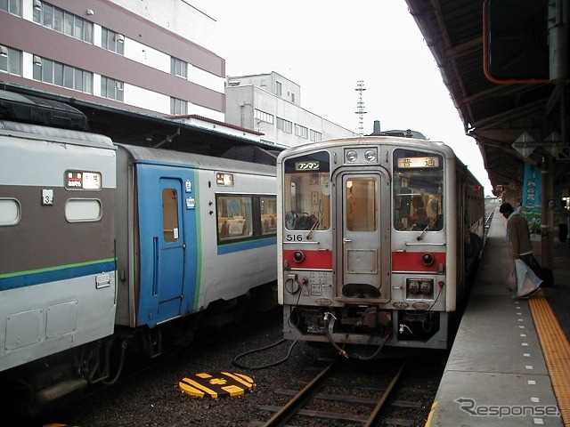 花咲線の普通列車で運用されているキハ54形気動車。