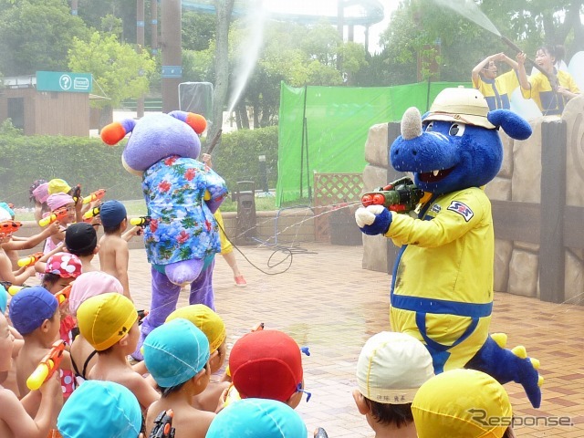 バットのびしょぬれ夏休み！地元園児が体験