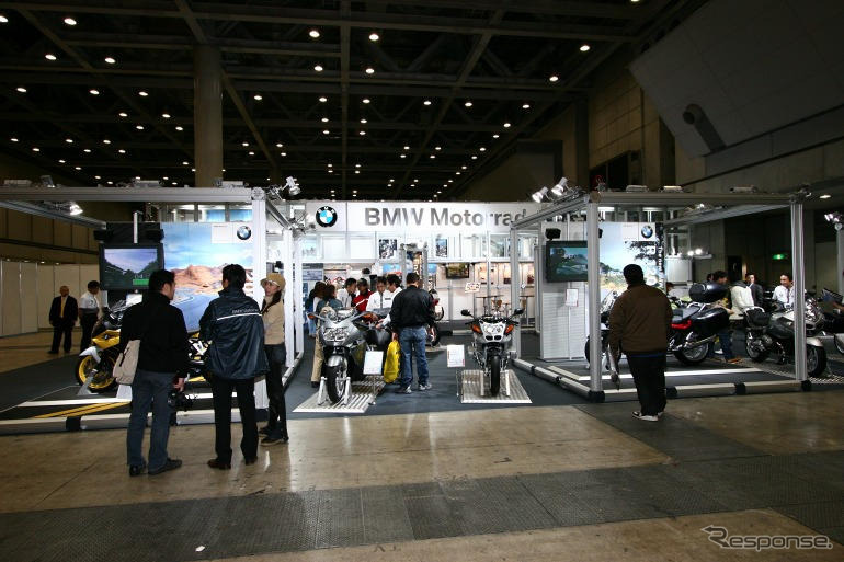 【東京モーターサイクルショー05】写真蔵…大きくなるBMWブース