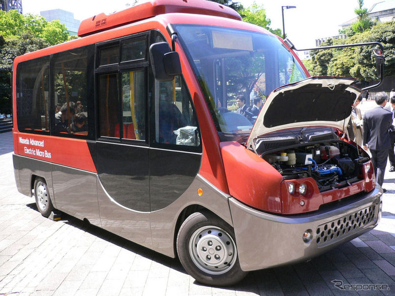 新発想の電気バス、発進! …大量のバッテリーとオサラバ