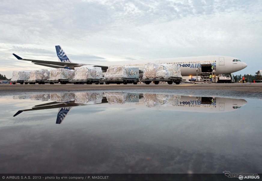 医療物資を輸送するエアバスA340-600