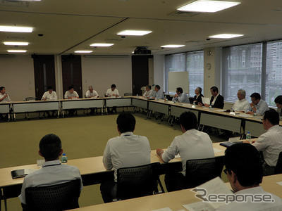 日本郵船、社長など経営陣と現役船長・機関長による懇談会を開催