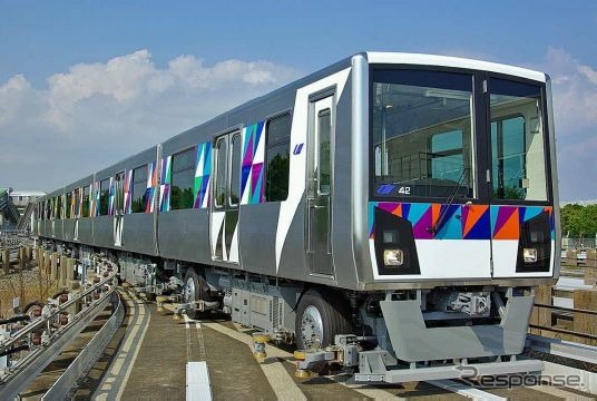 シーサイドラインの2000形。シーサイドラインの運営会社は横浜新都市交通だが、10月1日から社名を「横浜シーサイドライン」に変更する。