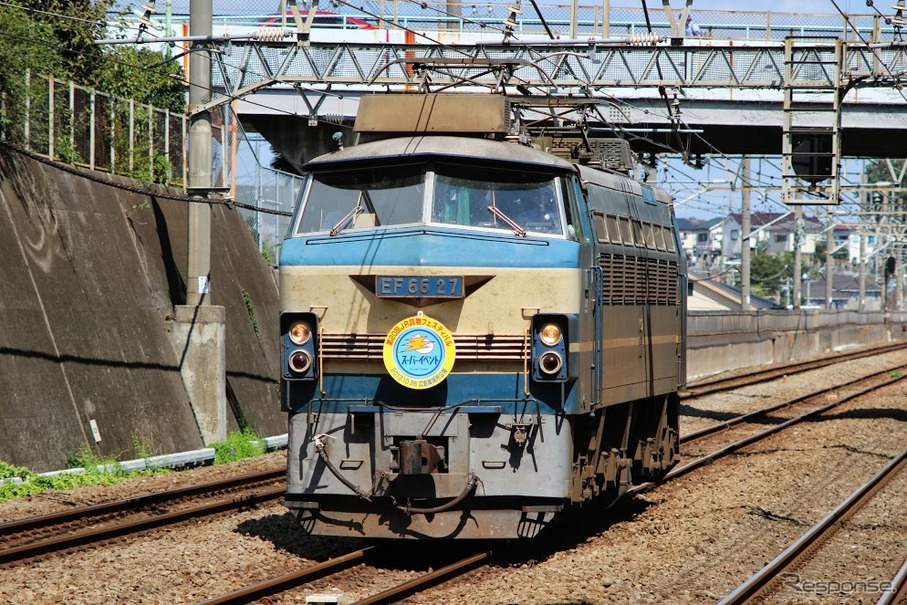 EF66形では唯一の国鉄色となったEF66 27。1カ月後の広島イベントにちなんだヘッドマークを付けて武蔵野線を単機で走行した。