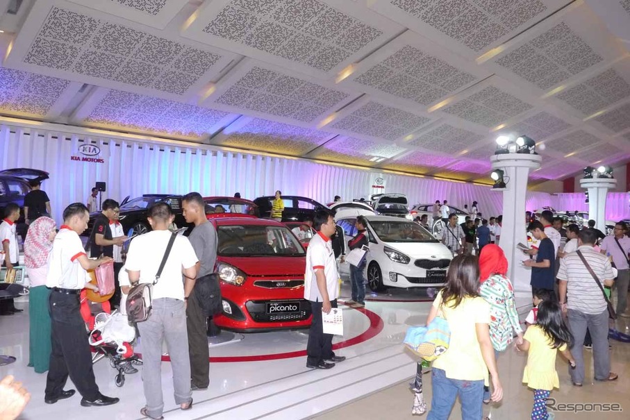 ファミリー層の来場者がとくに目立ったKIAの展示会場
