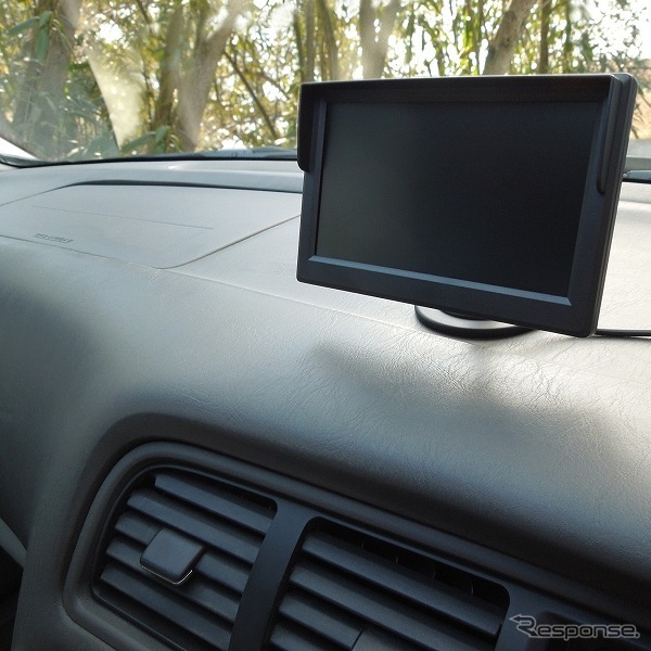 上海問屋・車載用オンダッシュ液晶モニター（5インチ）