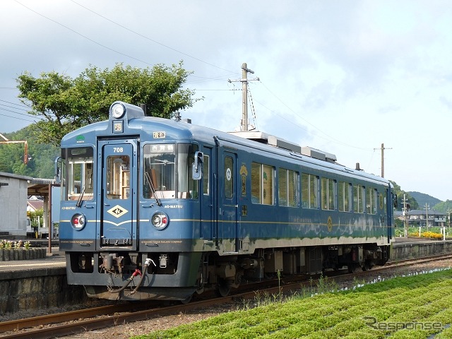 北近畿タンゴ鉄道の観光車両「あおまつ」。11月からは1両単独で『丹後あおまつ号』で運用される。