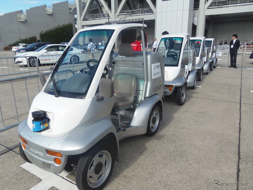 東京理科大学と産業総合研究所の共同研究による隊列自動運転ロボット