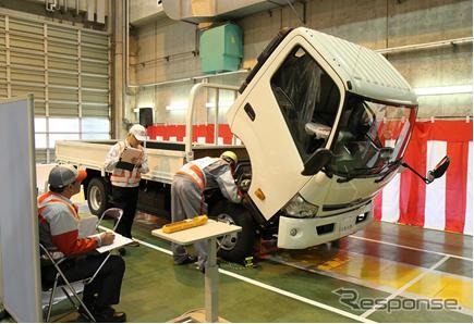 日野　全国サービス技術コンクール