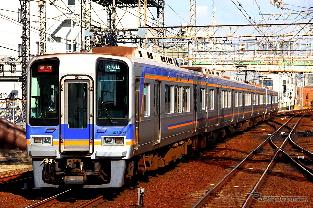 南海高野線の難波行き急行。南海電鉄は2014年春からJR西日本と近鉄の連絡IC定期券を発売する。