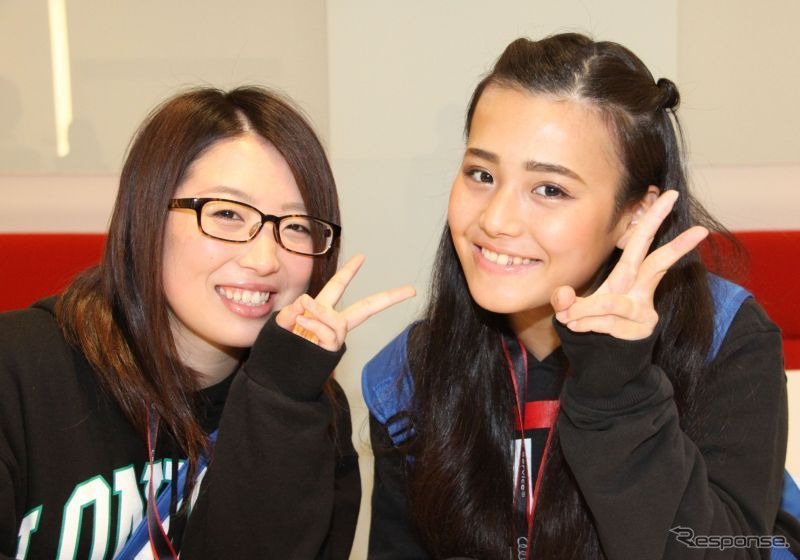 埼玉自動車大学校 二級自動車整備科2年の田中彩さん（右）と間中美咲さん（左）
