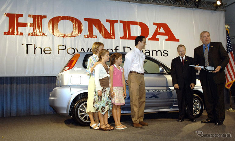 世界で初めて、個人の燃料電池自動車ユーザー…ホンダ FCX
