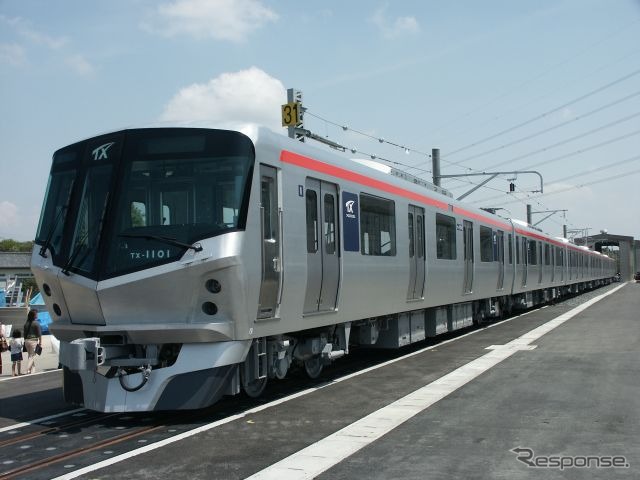 つくばエクスプレスで運用されている電車の回生ブレーキを使った売電事業が12月1日から始まった。写真はつくばエクスプレスのTX-1000系。