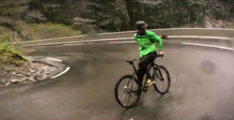 ノルウェーの峠道を自転車で下るEskil Ronningsbakken氏