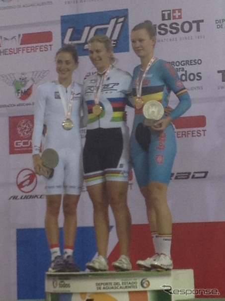 UCIトラック・ワールドカップ女子オムニウムで勝利したサラ・ハマー