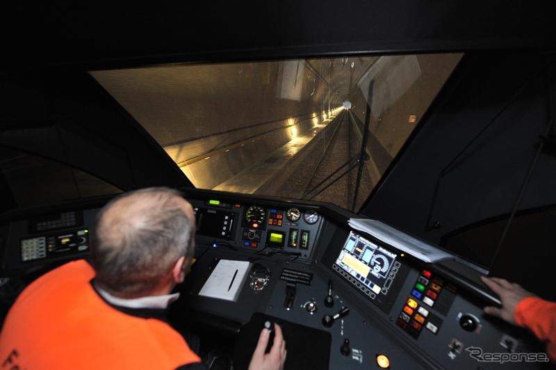スイスで建設が進む世界最長の鉄道トンネル、ゴッタルドベーストンネルで12月16日から始まった公式試運転の様子