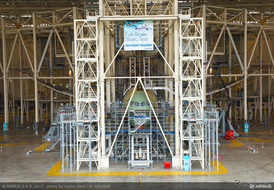 1.5倍の荷重を翼に受けて5mのたわみを見せるA350 XWBの翼端