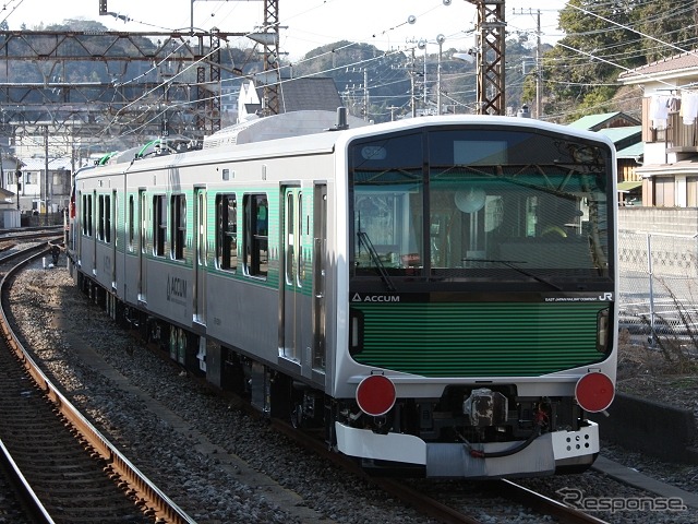 このほど完成したEV-E301系「ACCUM」の先行車2両編成。3月9日に試乗会が行われる。