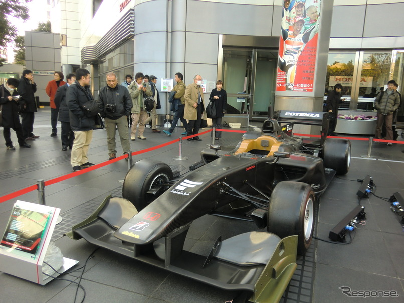 7日のホンダ本社でのモータースポーツ活動計画発表会。社屋外にSF14が展示された。