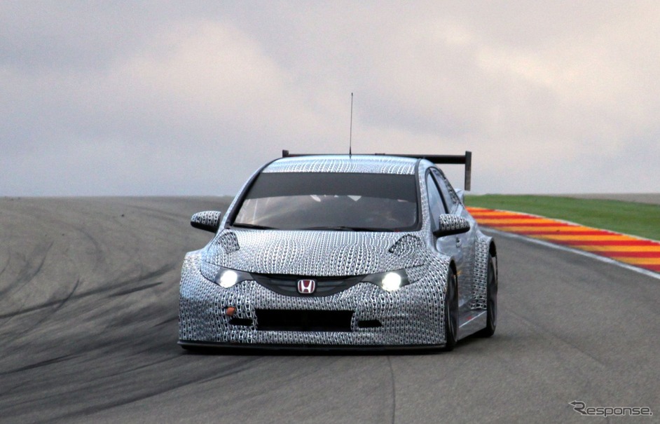 スペインで初テストを行ったホンダ シビック WTCC の2014年モデル