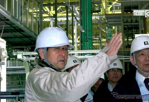 2011年3月セントラル自動車宮城工場（当時）を視察に訪れたトヨタの豊田章男社長