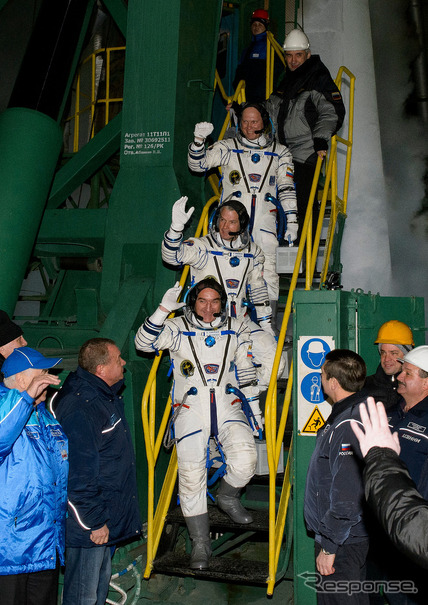 ソユーズ宇宙船に搭乗する第39次長期滞在クルー、アレクサンドル・スクボルソフ宇宙飛行士、オレッグ・アルテミエフ宇宙飛行士、スティーブン・スワンソン宇宙飛行士