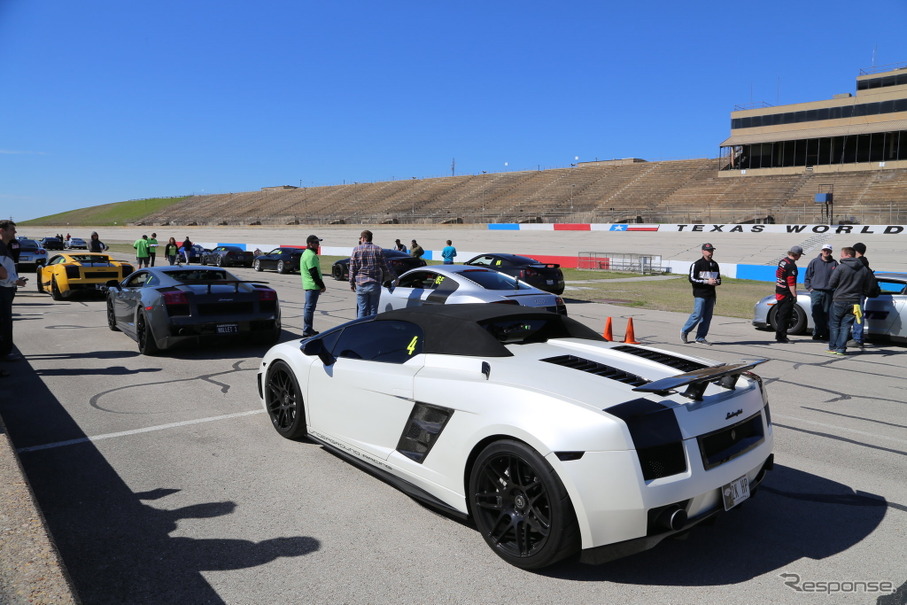 テキサス洲、テキサス・ワールド・スピードウェイにて行われた「TX2K14」のレースイベント