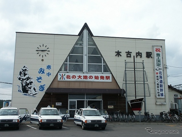 江差線は木古内～江差間が5月に廃止され、五稜郭～木古内間は北海道新幹線の部分開業にあわせて第三セクター化される。写真は木古内駅。